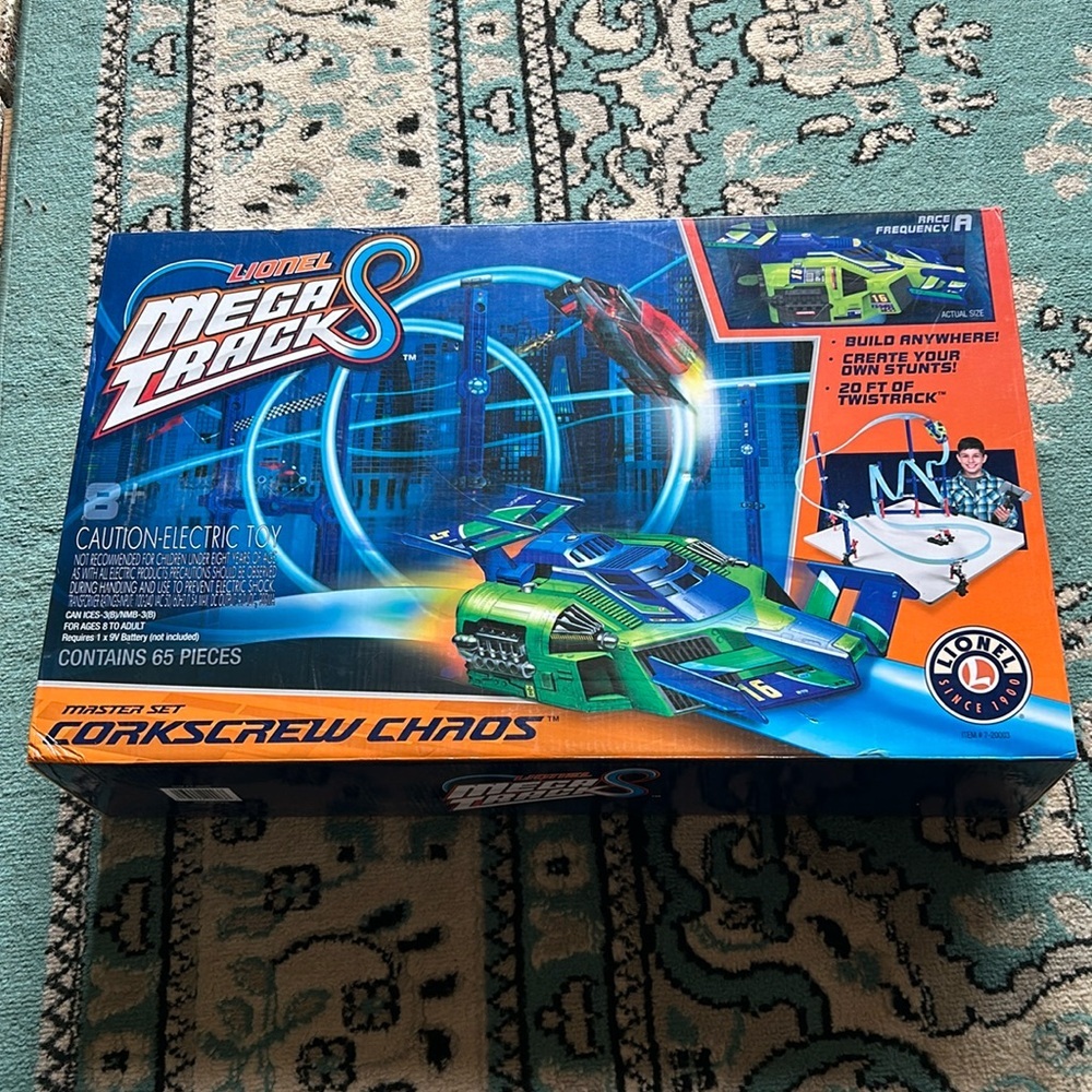 2016 LIONEL MEGA TRACK MASTER SET CORKSCREW CHAOS